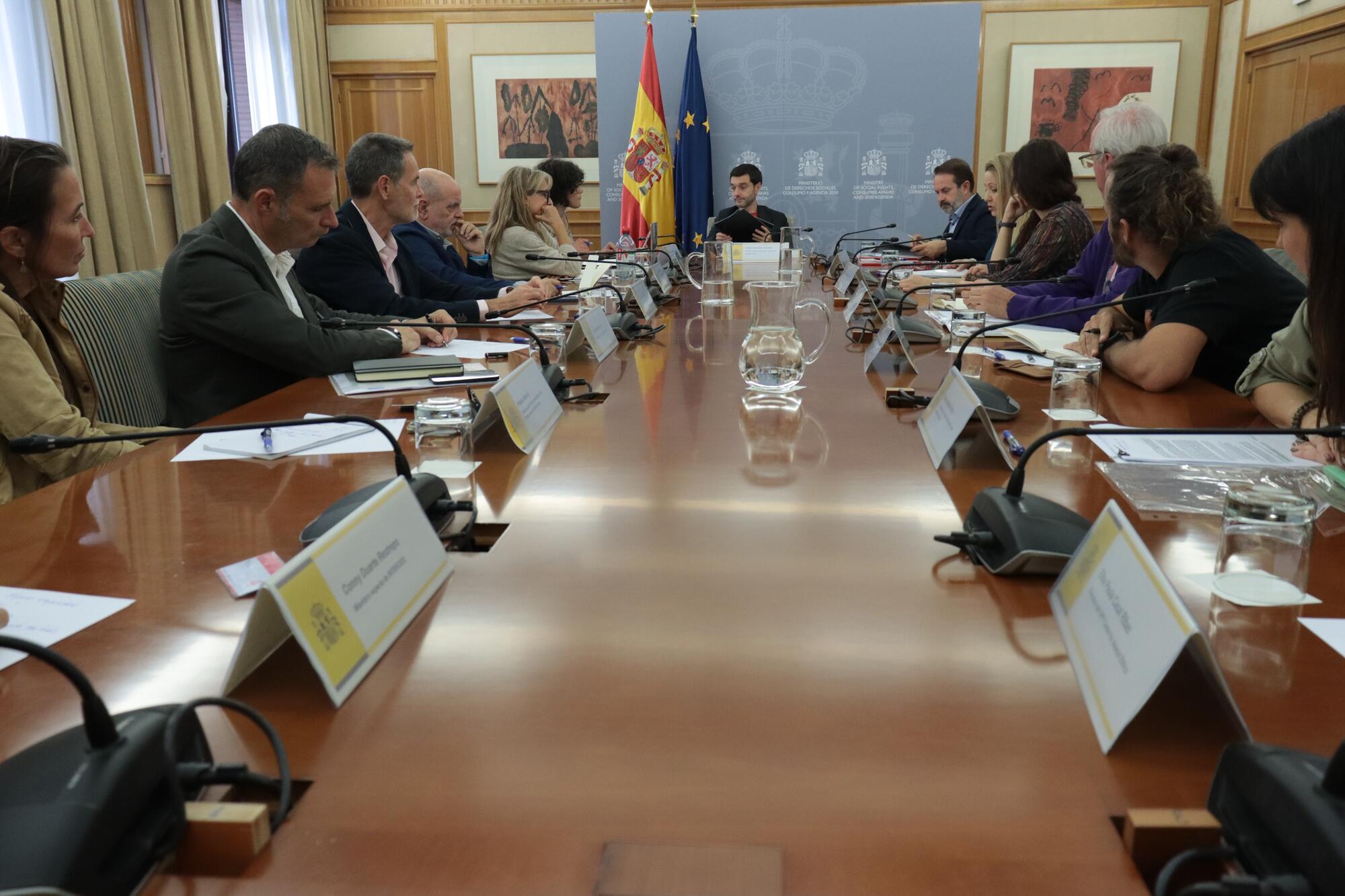 Bustinduy con organizaciones antiespecistas